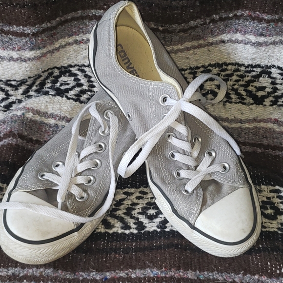 light gray chuck taylors